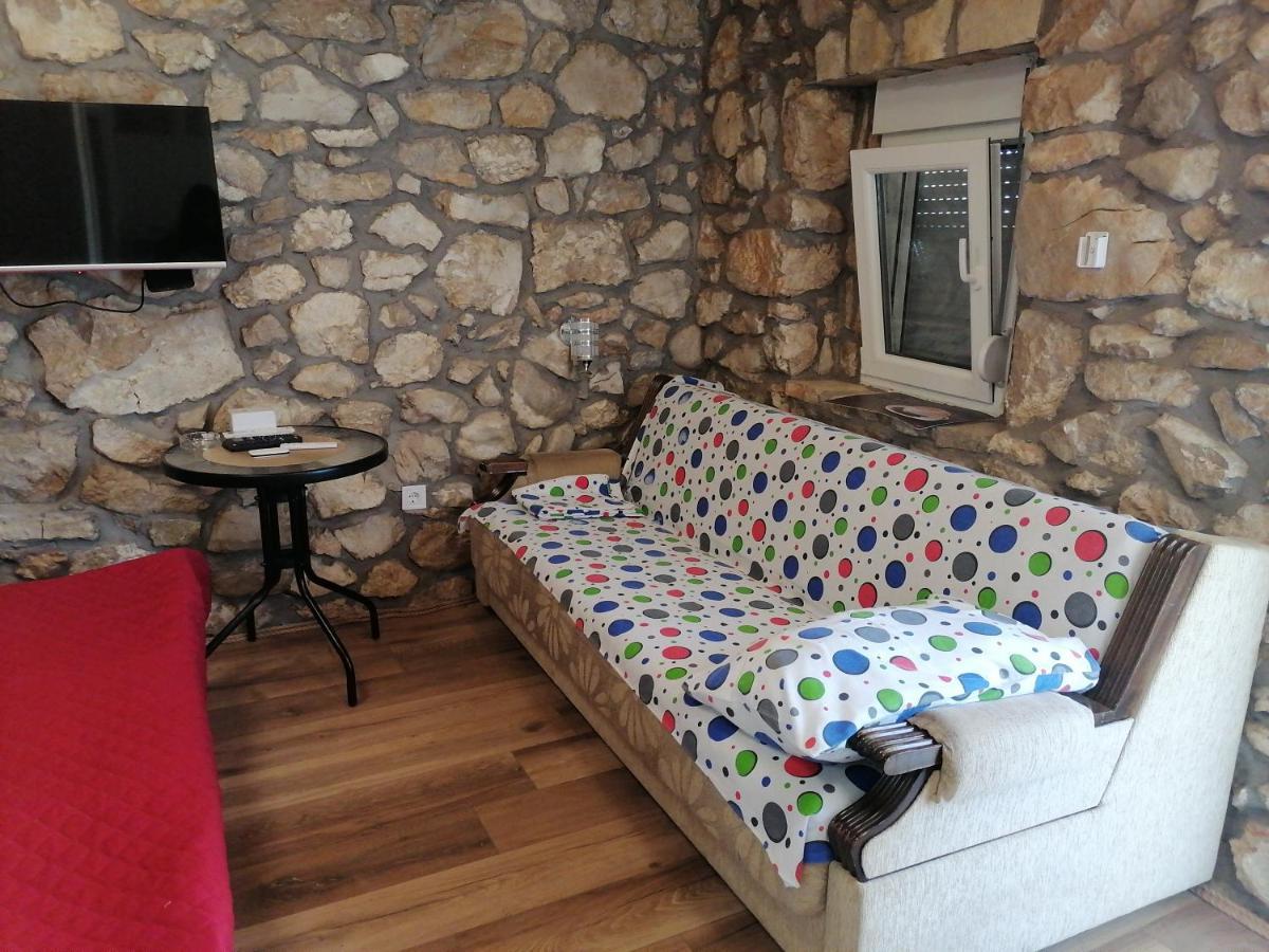 Apartmani Perosevic ดานิลอฟแกรด ภายนอก รูปภาพ